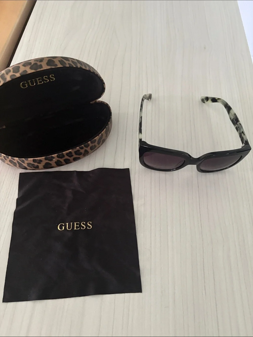 GUESS Leopard Print Sunglasses Case - Brown & Black
